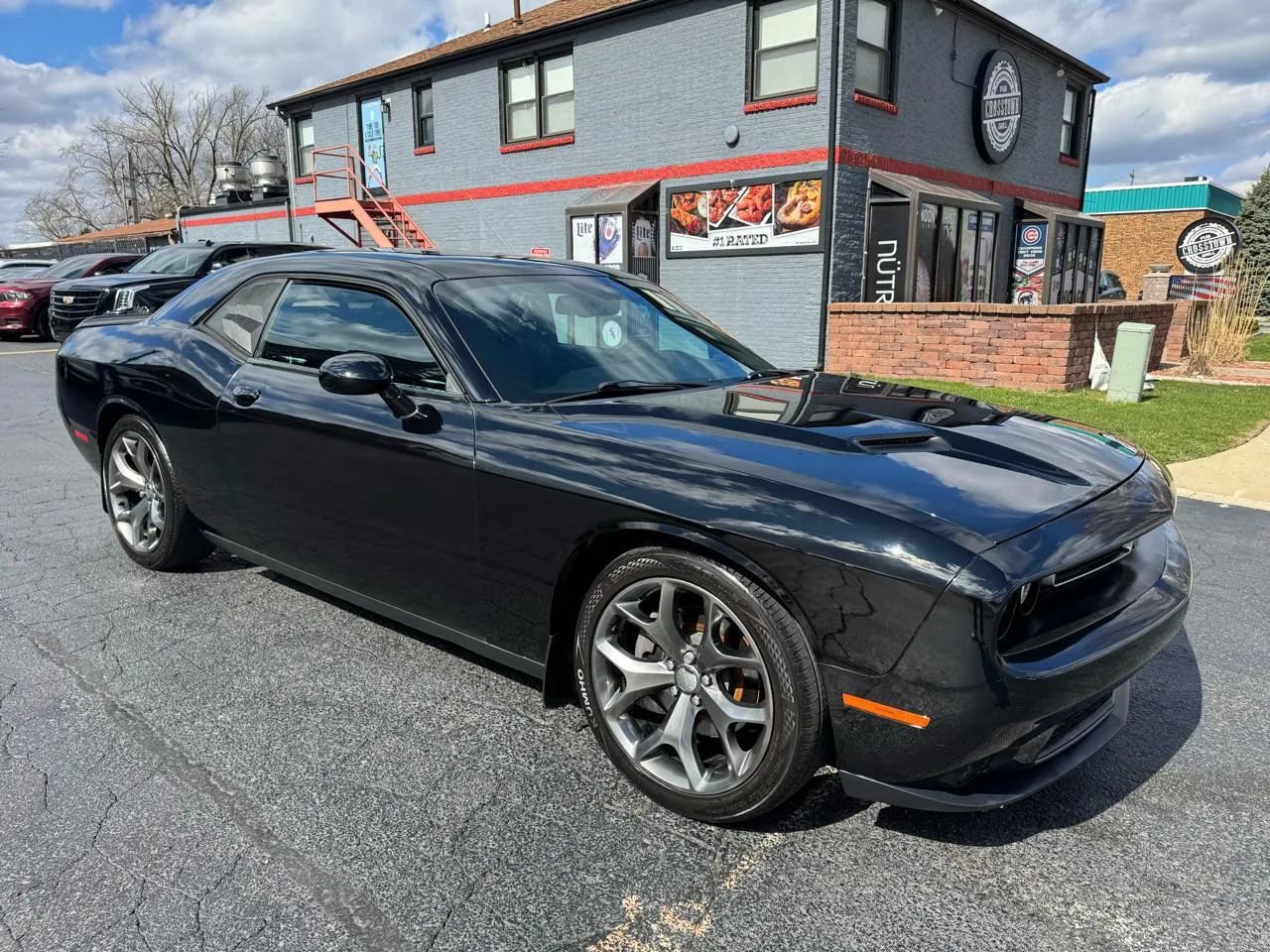 Used 2016 Dodge Challenger SXT image 4