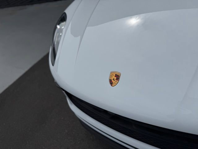 Certified 2025 Porsche Macan AWD/4WD image 37