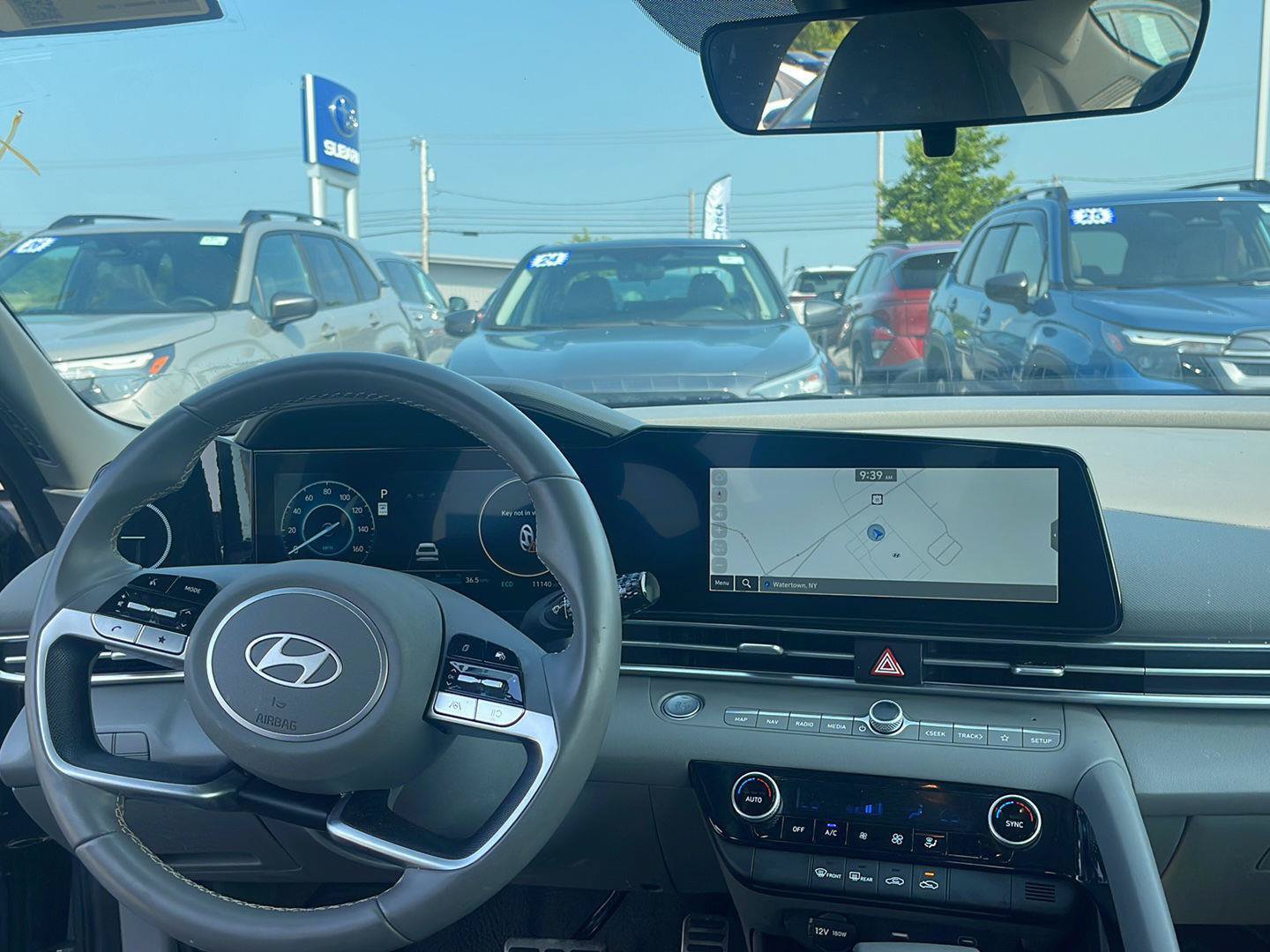 Used 2025 Hyundai Elantra SEL FWD image 30