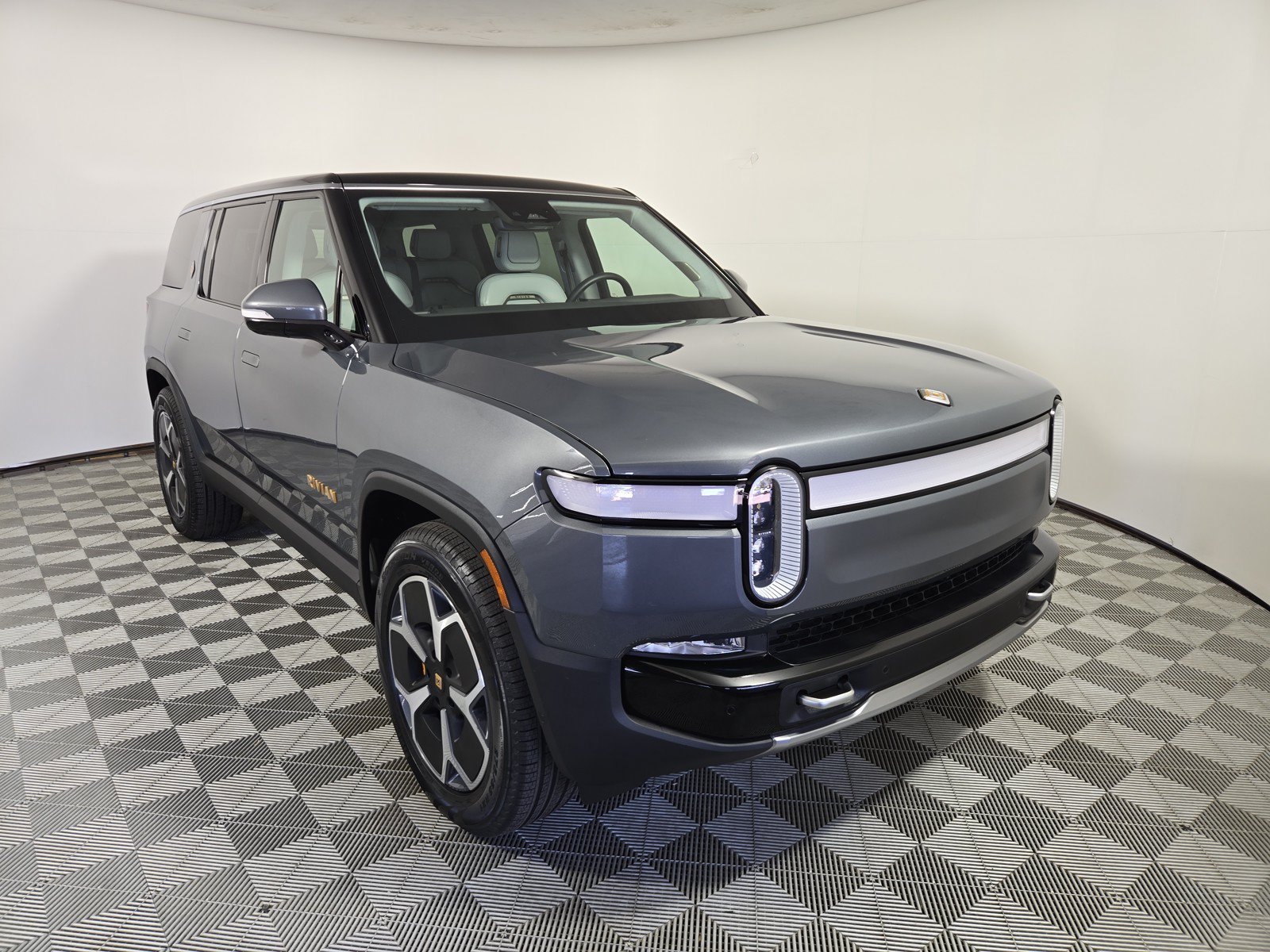Used 2024 Rivian R1S Adventure AWD/4WD image 7