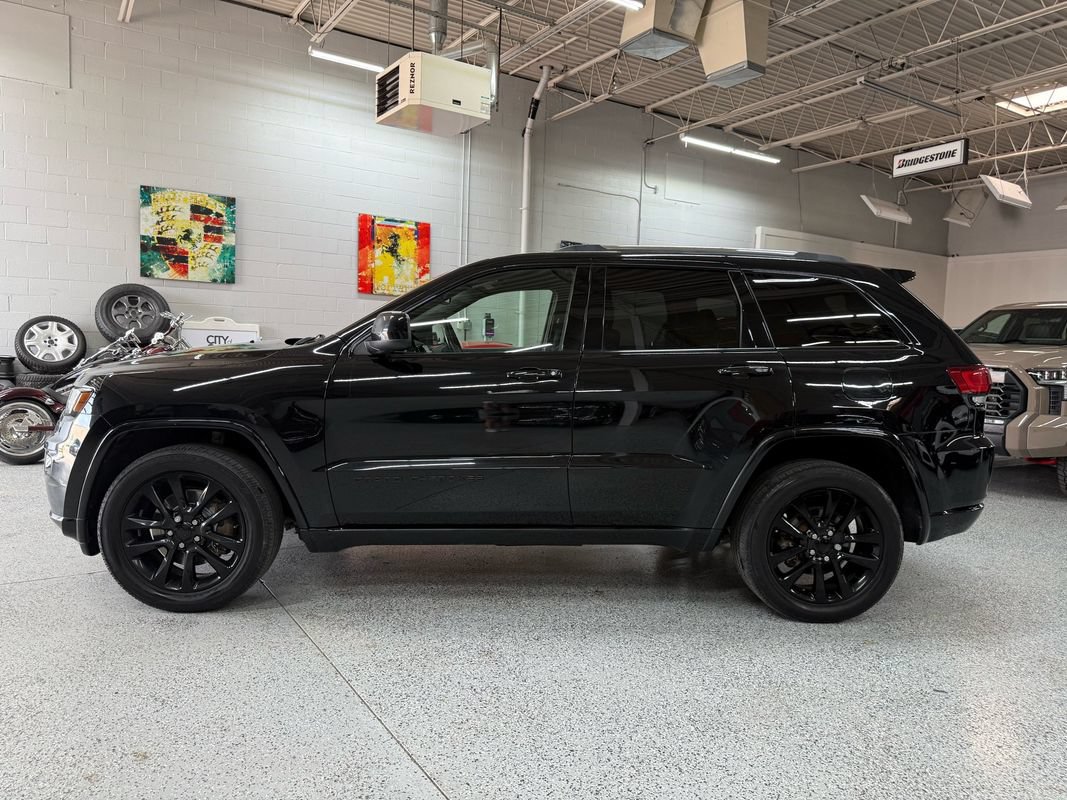 Used 2021 Jeep Grand Cherokee Altitude AWD/4WD image 2