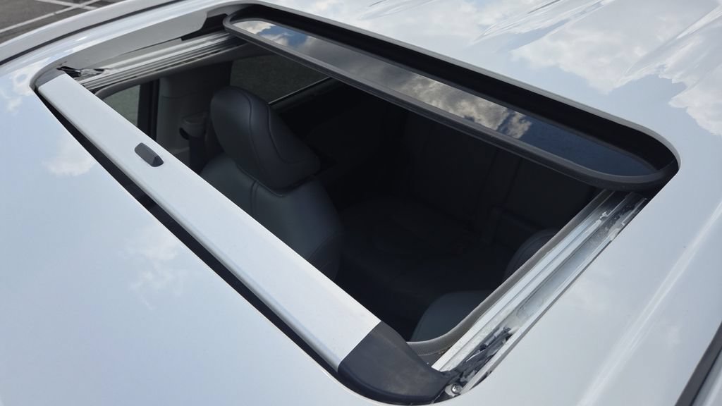 Used 2023 Toyota Highlander XLE FWD image 21