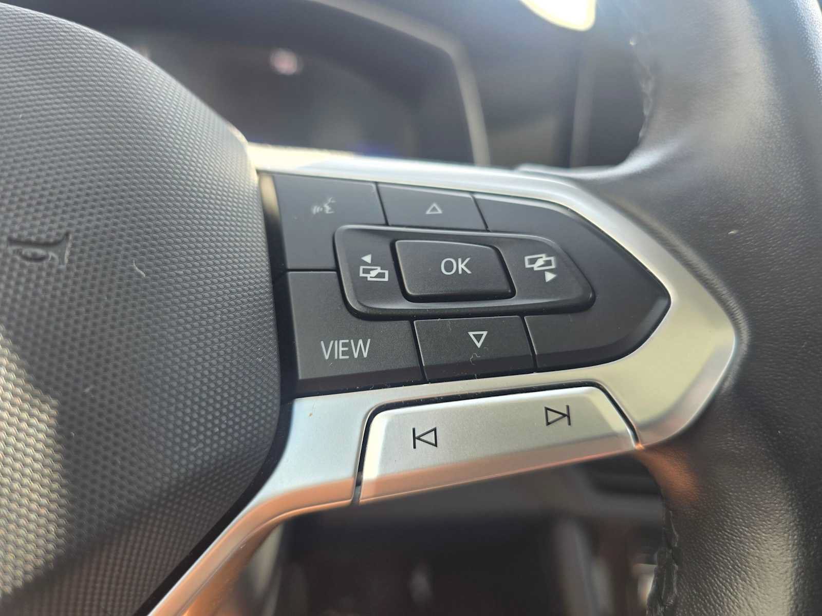 Used 2025 Volkswagen Jetta SE FWD image 30