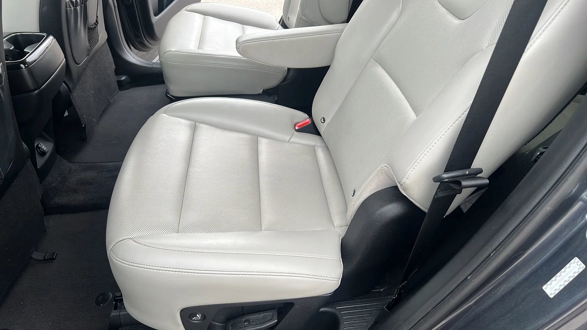 Used 2021 Kia Telluride S FWD image 22