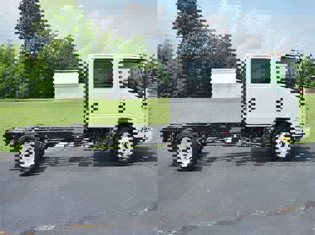 New 2025 Chevrolet Low Cab Forward image 4