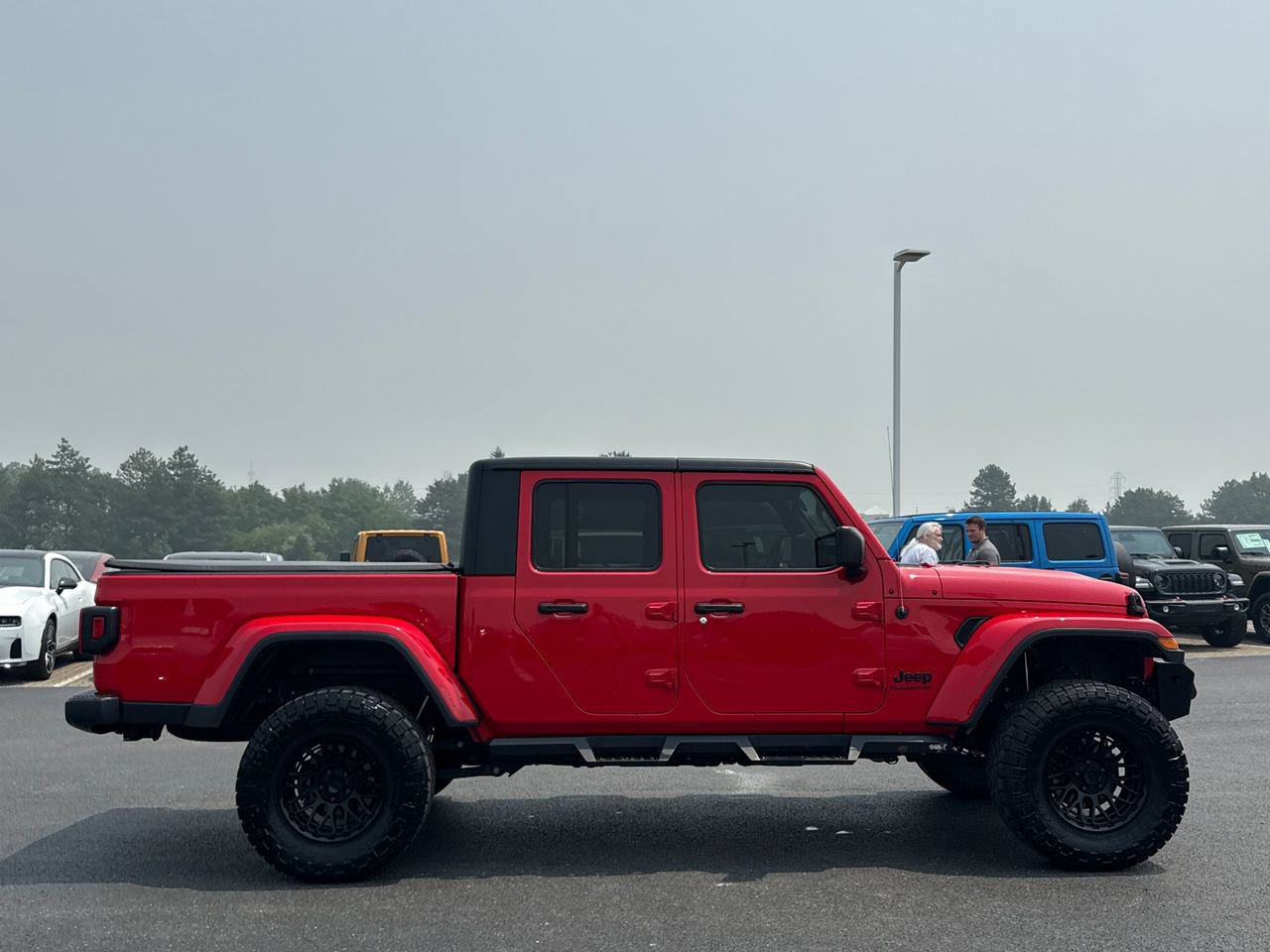 Used 2022 Jeep Gladiator Sport AWD/4WD image 2