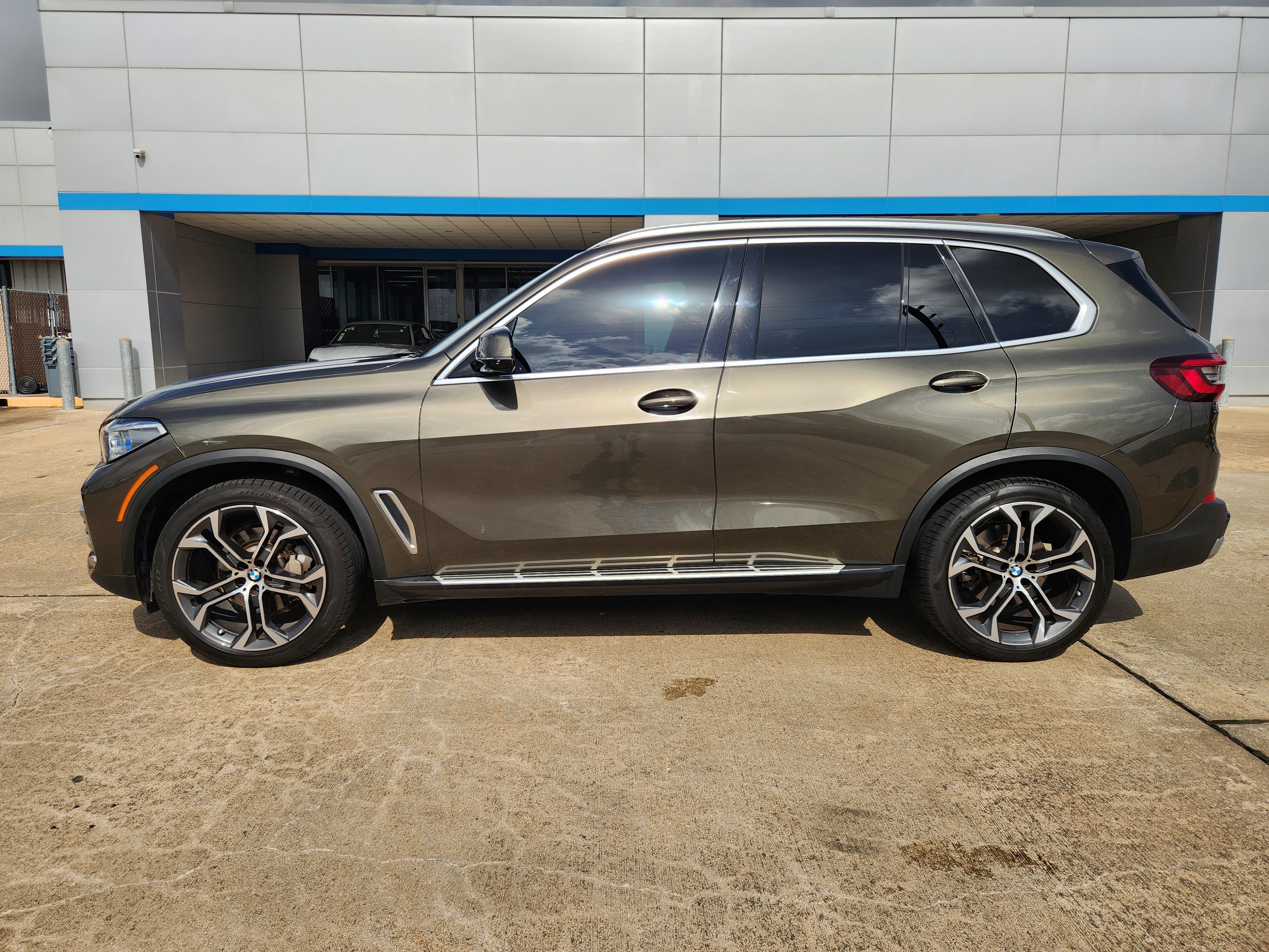 Used 2022 BMW X5 xDrive40i w/ Executive Package AWD/4WD image 5