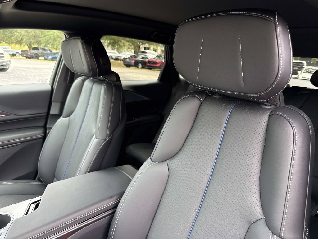 New 2027 Cadillac Lyriq Luxury RWD image 21
