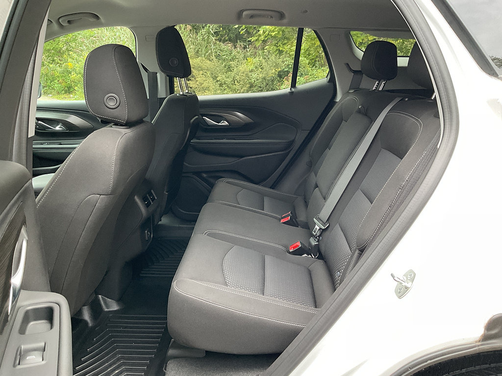 Used 2024 GMC Terrain SLE w/ Driver Convenience Package AWD/4WD image 9