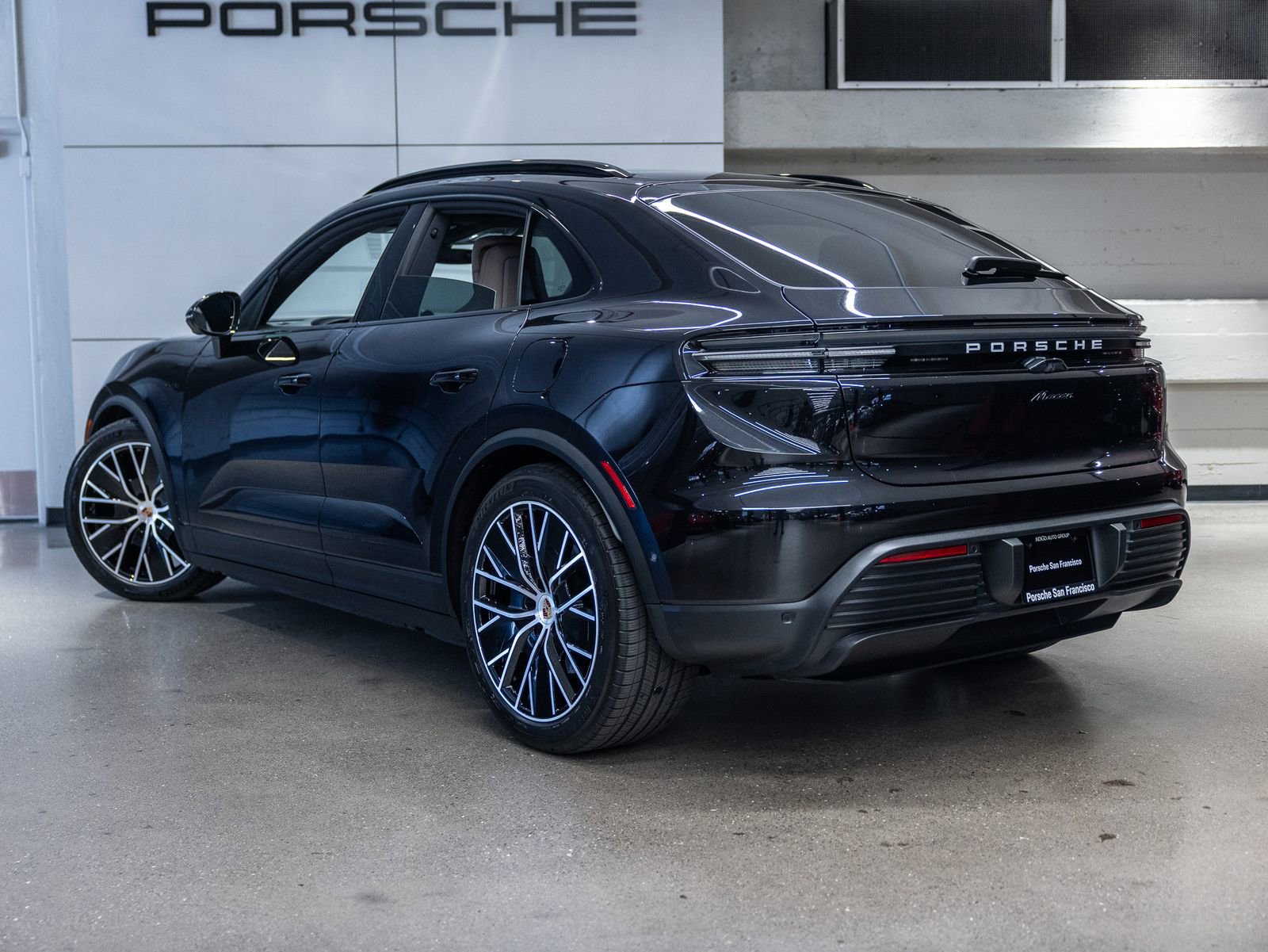 Certified 2025 Porsche Macan Electric image 3