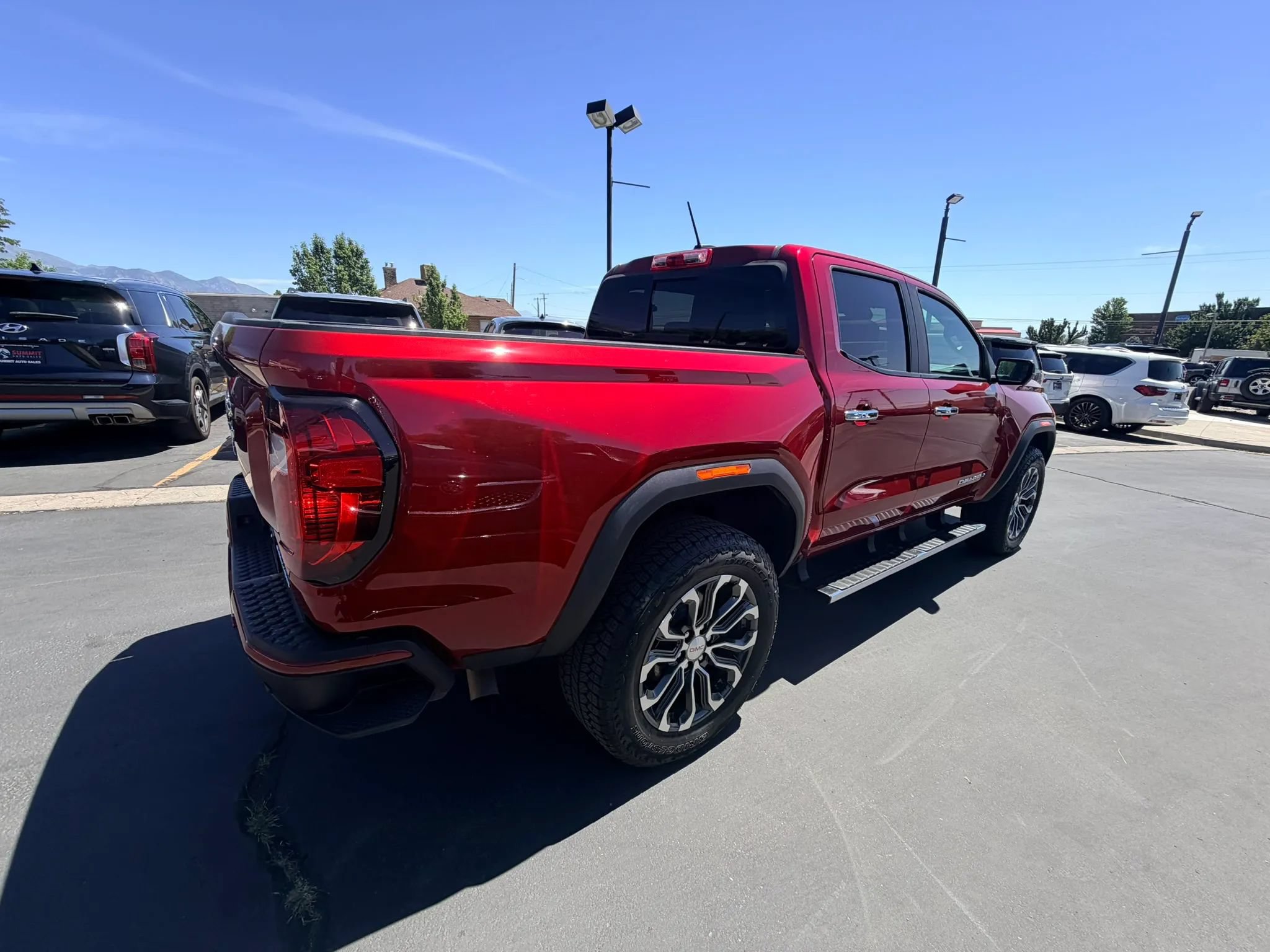 Used 2025 GMC Canyon Denali AWD/4WD image 4
