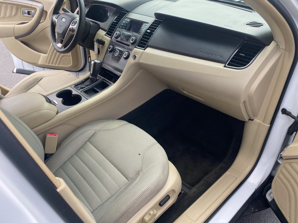 Used 2015 Ford Taurus Limited FWD image 24