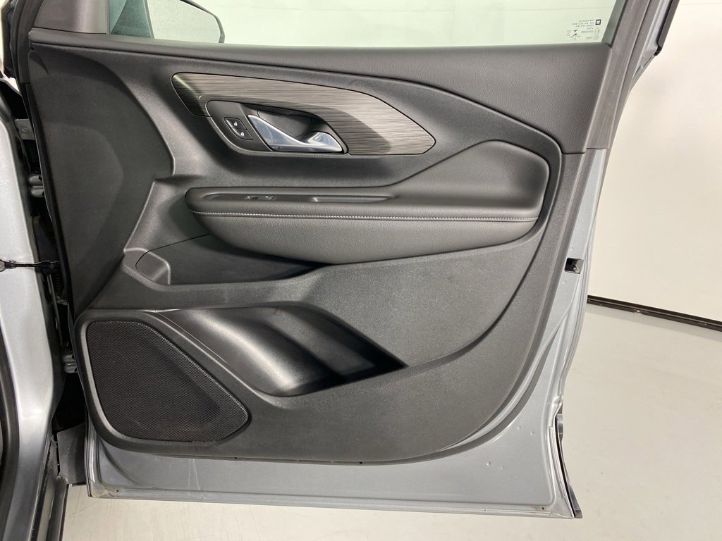 Used 2023 GMC Terrain SLT image 38