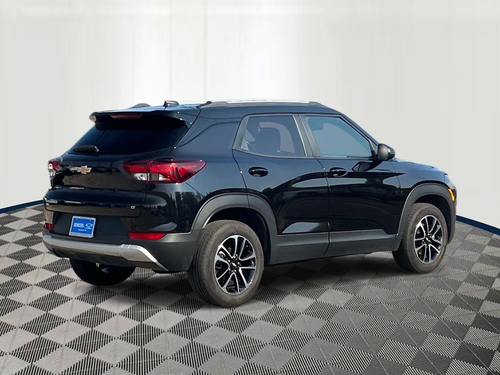 Used 2025 Chevrolet TrailBlazer LT AWD/4WD image 5
