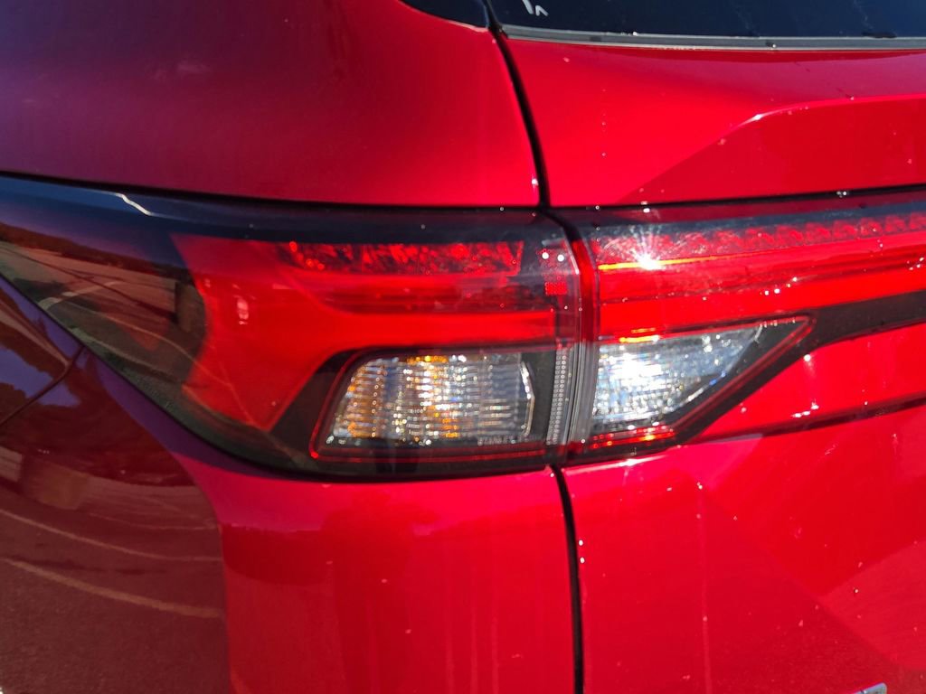 Used 2024 Mitsubishi Outlander SE Black Edition image 13