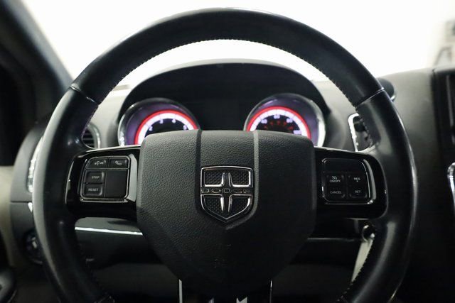 Used 2019 Dodge Grand Caravan SXT image 18