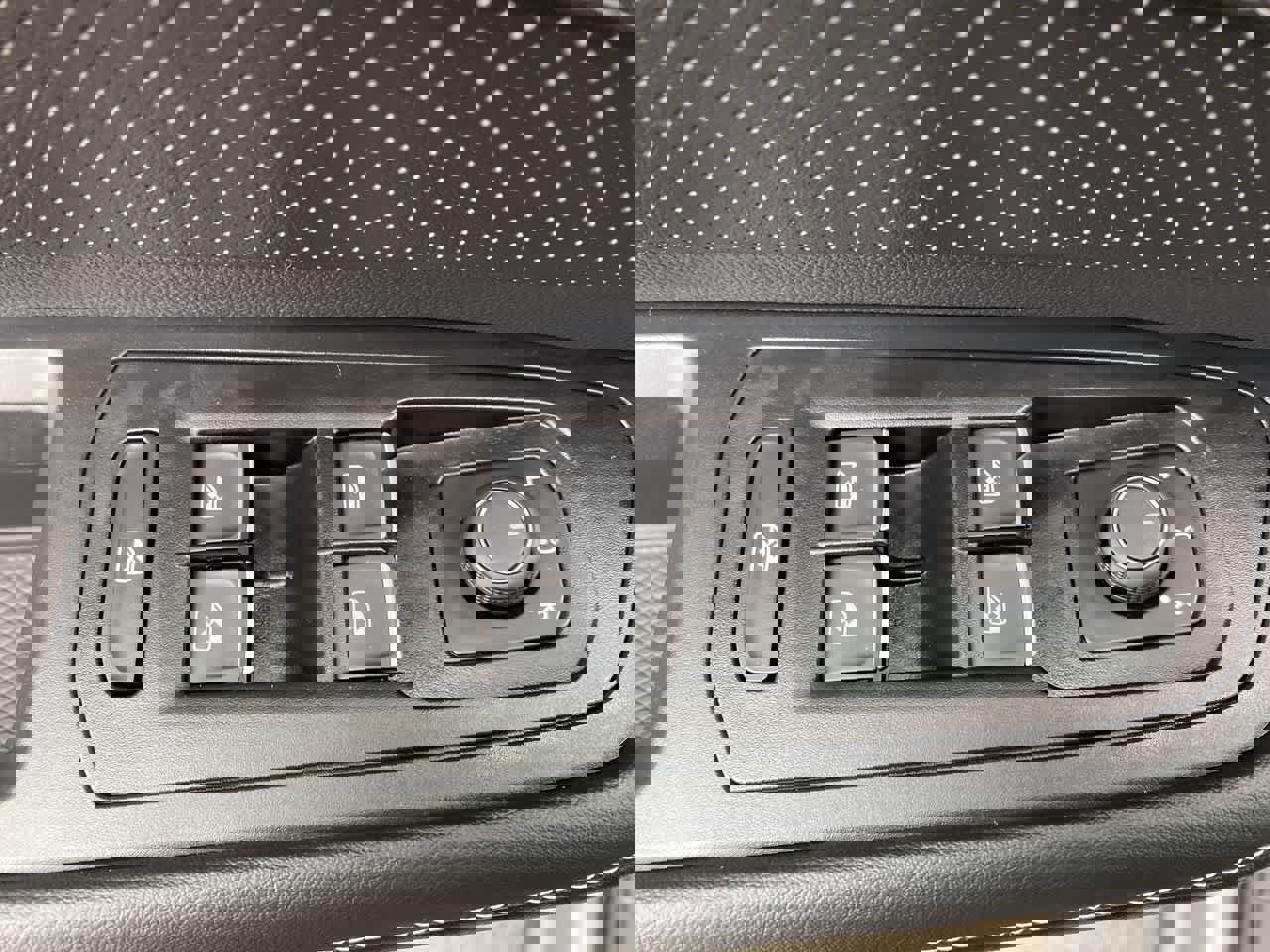 Used 2025 Volkswagen Atlas SE image 13