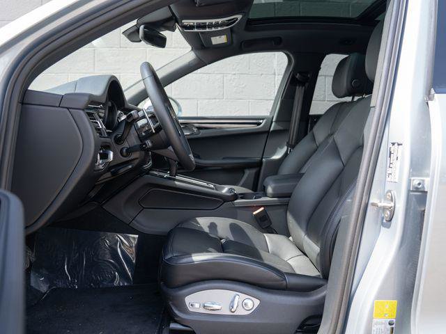 Certified 2026 Porsche Macan AWD/4WD image 17