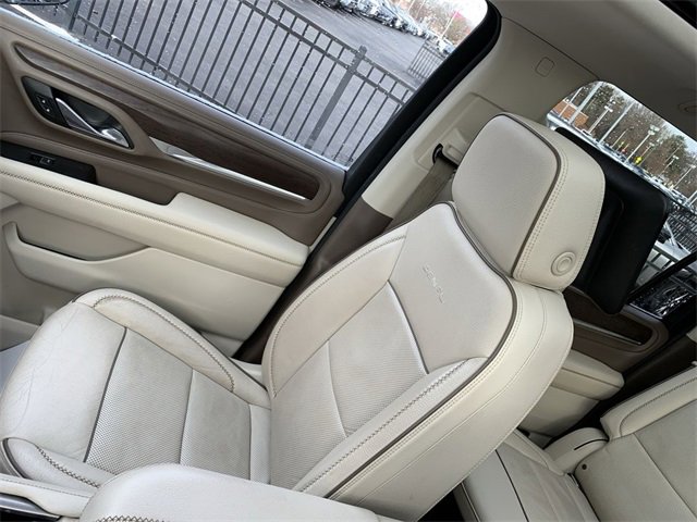 Used 2021 GMC Yukon XL Denali w/ Denali Premium Package image 30