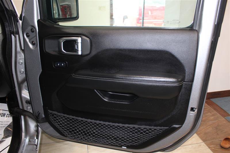 Used 2019 Jeep Wrangler Unlimited Sahara AWD/4WD image 32