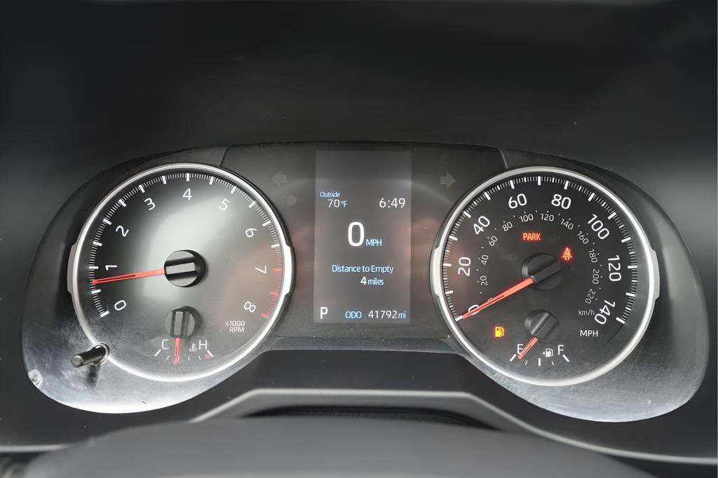 Used 2021 Toyota RAV4 LE AWD/4WD image 25