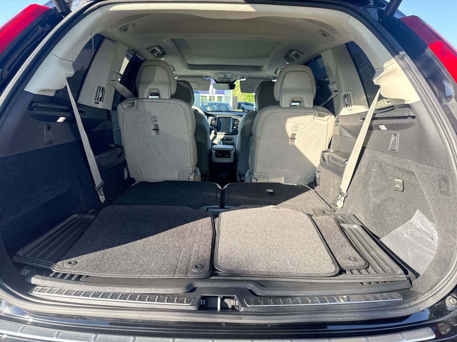 Certified 2024 Volvo XC90 B6 Ultimate w/ Protection Package AWD/4WD image 27