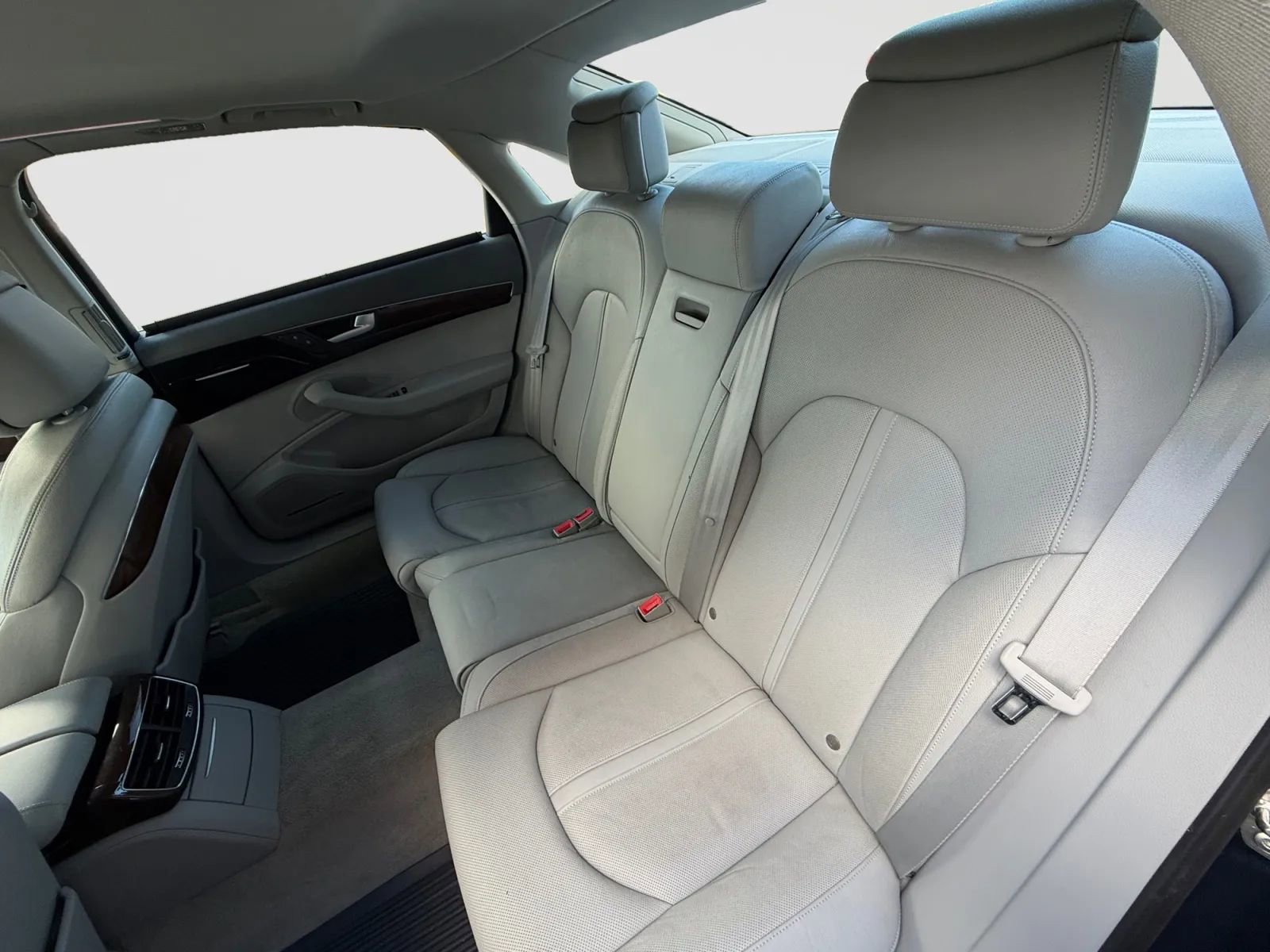 Used 2012 Audi A8 L 4.2 image 13