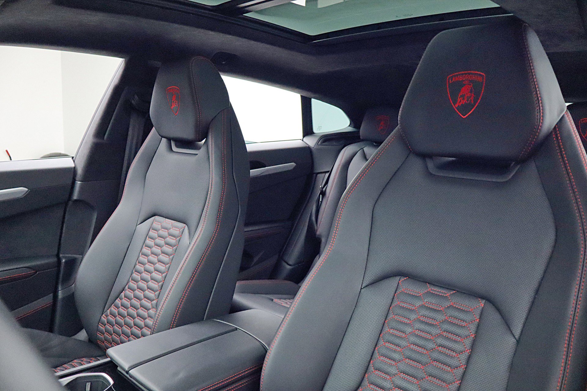 Used 2020 Lamborghini Urus image 31