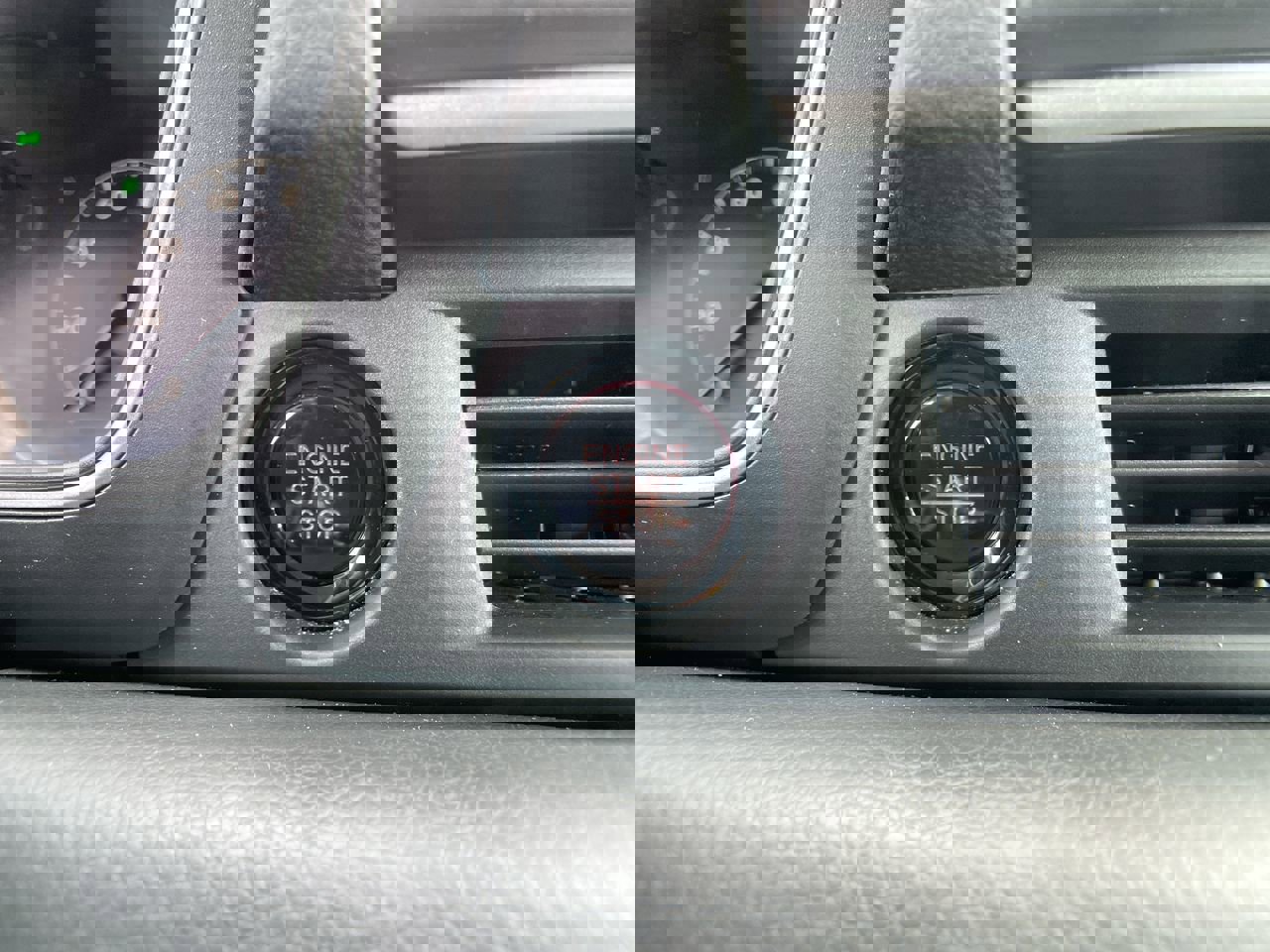 Used 2025 Honda Pilot EX-L image 29