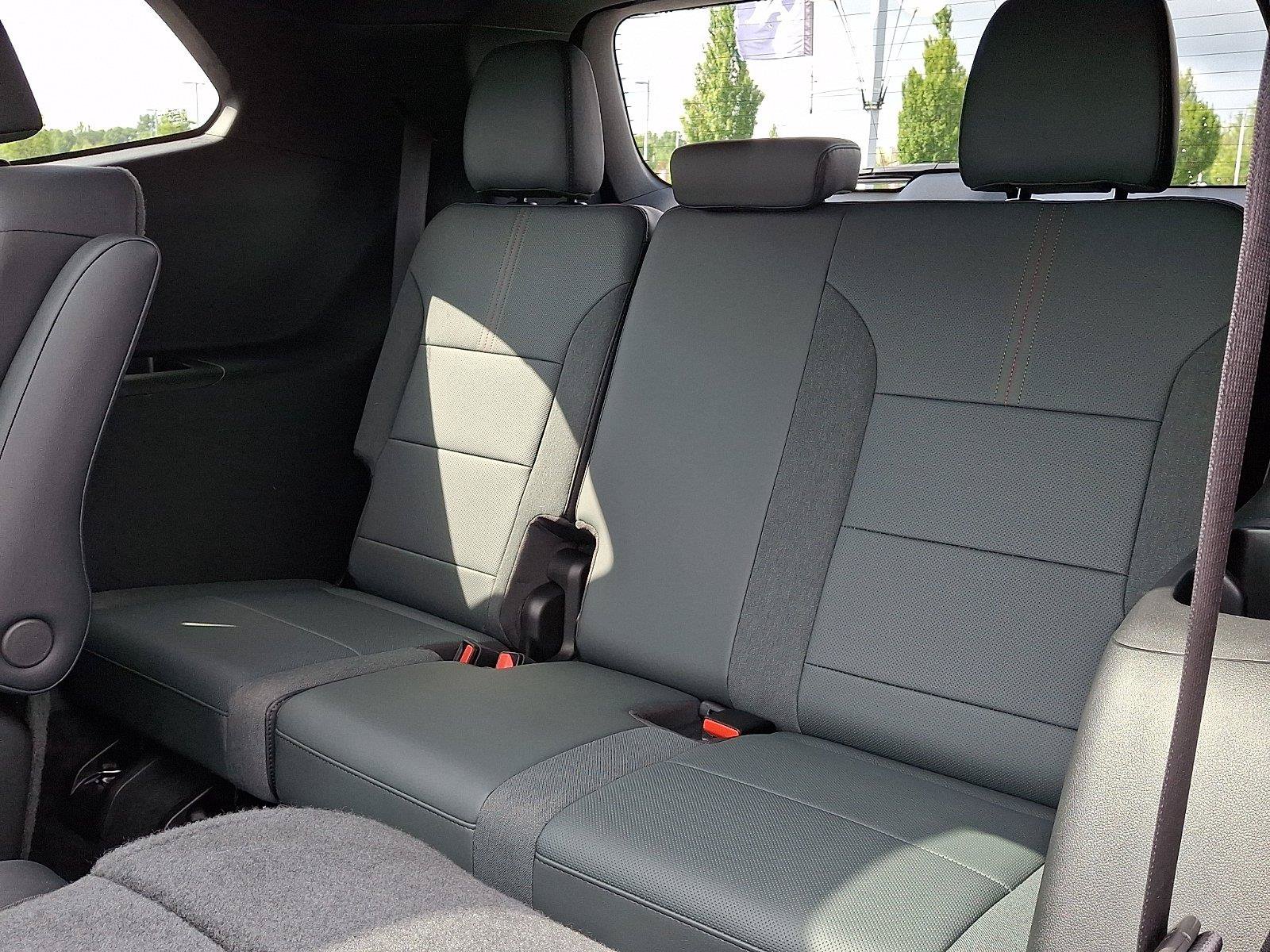 Used 2024 GMC Acadia AT4 w/ Luxury Package AWD/4WD image 11