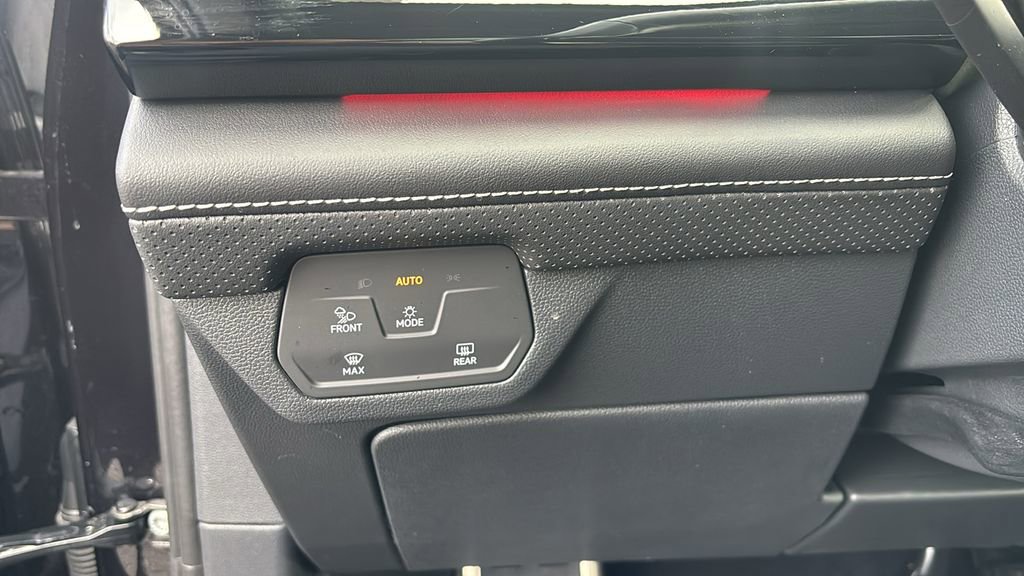 Used 2025 Volkswagen Atlas Cross Sport SEL Premium R-Line image 15