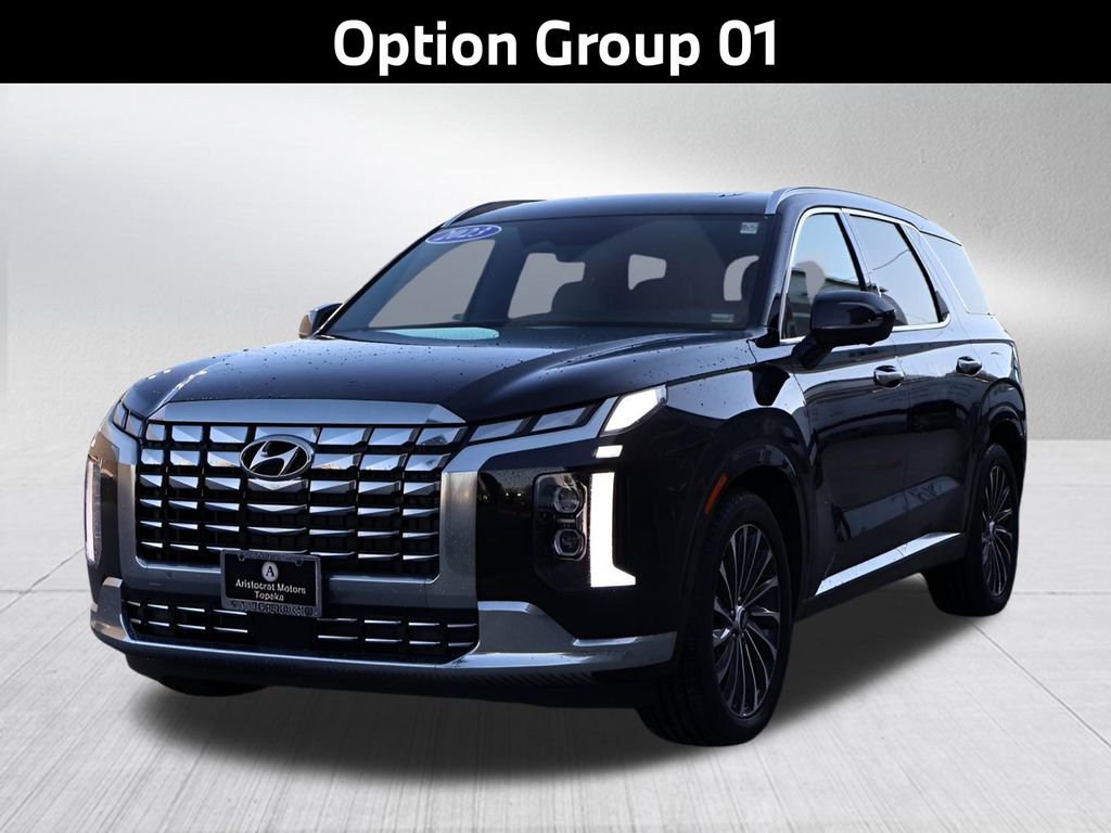 Used 2023 Hyundai Palisade Calligraphy image 4