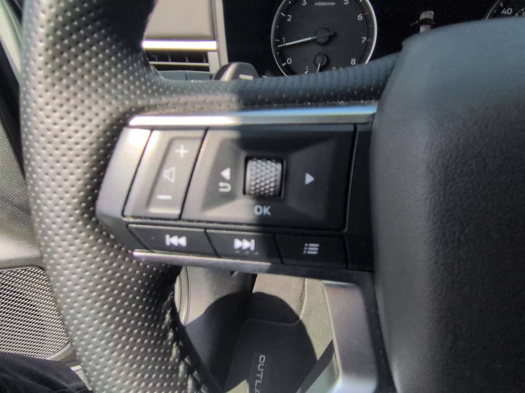 Used 2025 Mitsubishi Outlander SE AWD/4WD image 20