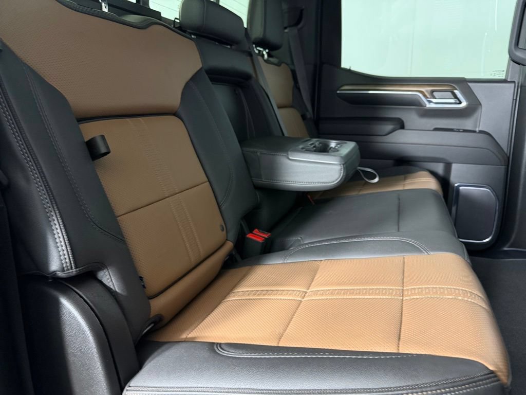Used 2024 Chevrolet Silverado 1500 High Country w/ High Country Premium Package AWD/4WD image 28
