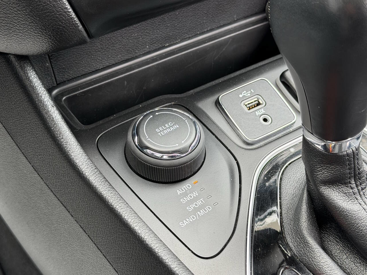 Used 2021 Jeep Cherokee Limited image 29