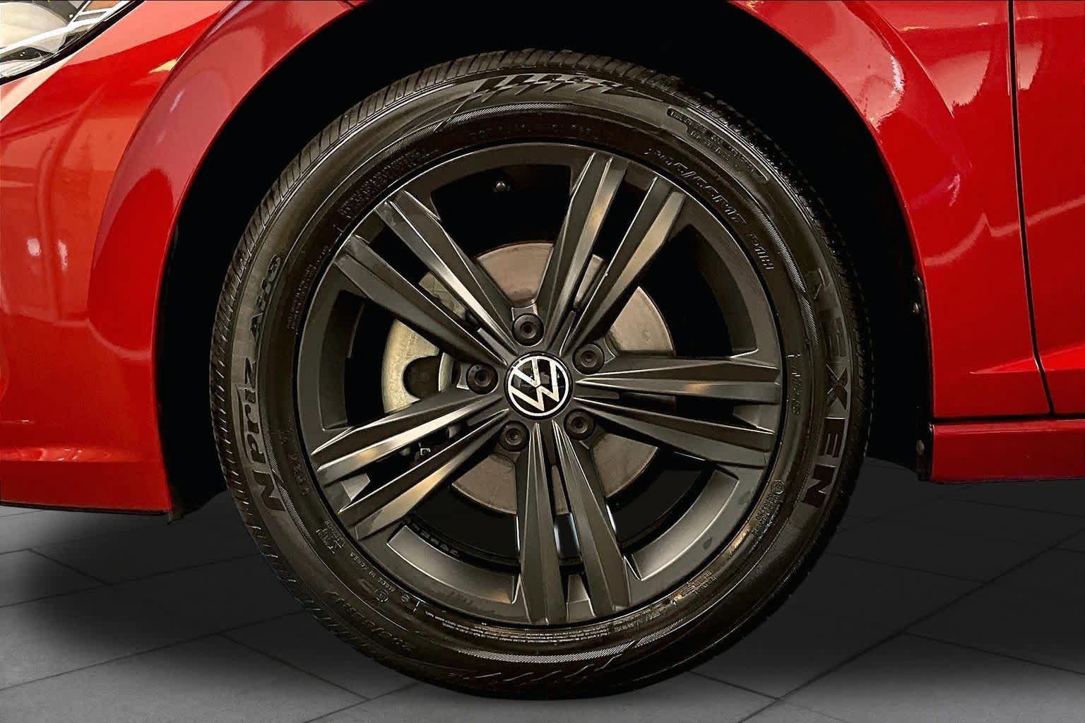 Used 2022 Volkswagen Jetta SE w/ Panoramic Sunroof Package FWD image 10