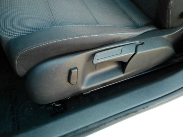 Used 2012 Volkswagen Golf 4-Door FWD image 14