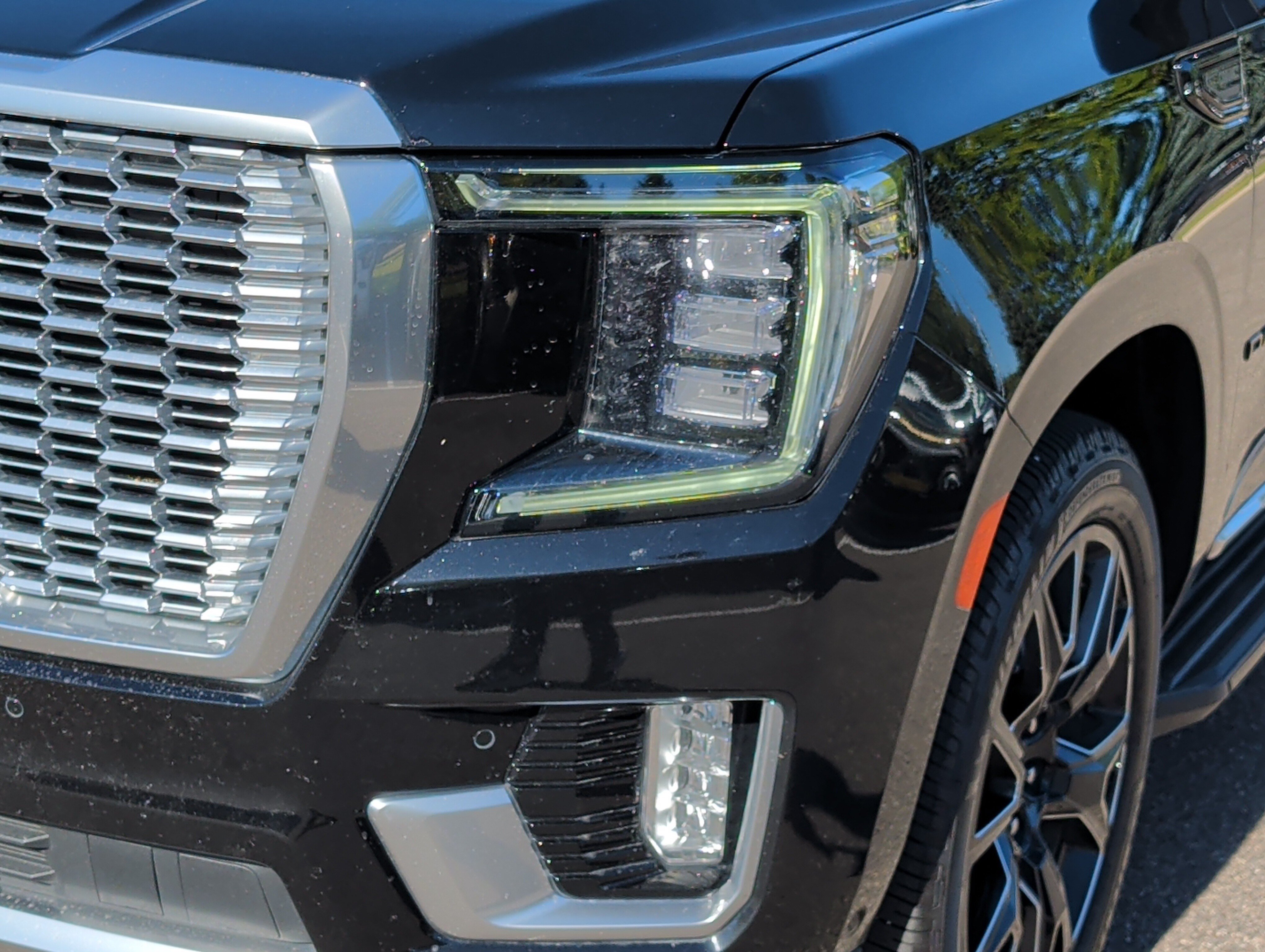 Used 2024 GMC Yukon Denali w/ Advanced Technology Package AWD/4WD image 16