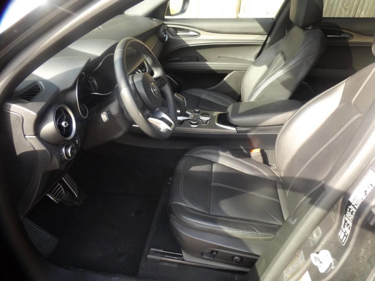 Used 2023 Alfa Romeo Stelvio Ti image 19