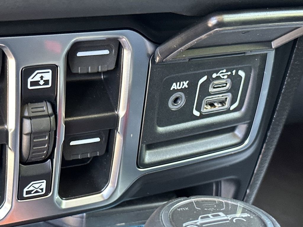 Used 2025 Jeep Gladiator Sport AWD/4WD image 23