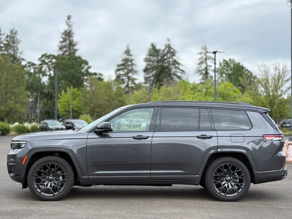 Used 2025 Jeep Grand Cherokee L Summit w/ Obsidian Package AWD/4WD image 2