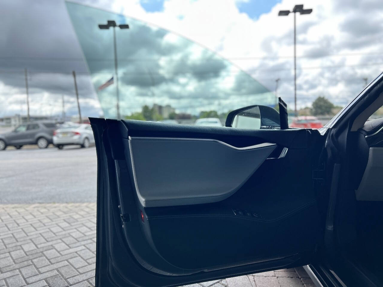 Used 2014 Tesla Model S 85 RWD image 34