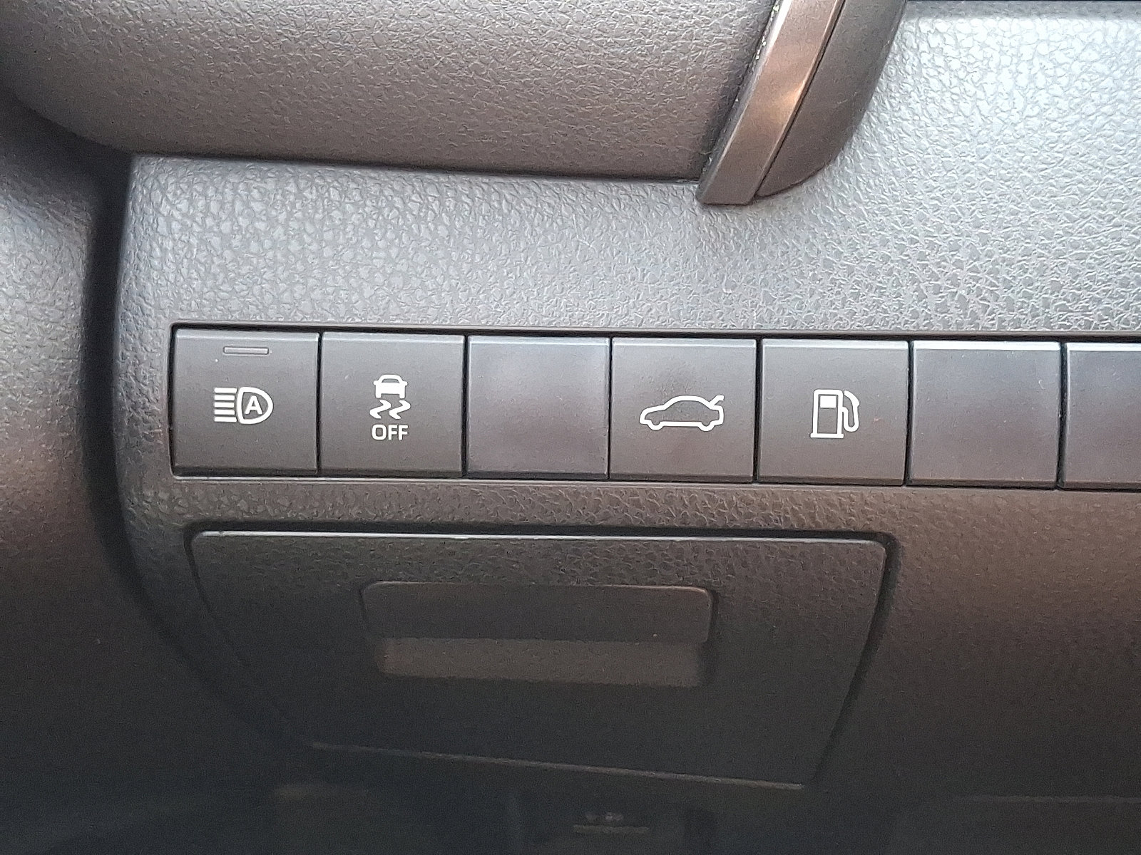 Used 2018 Toyota Camry LE FWD image 24