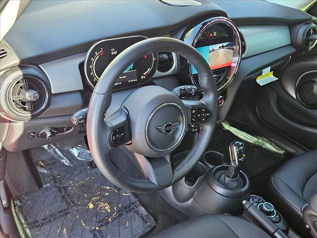Used 2024 MINI Cooper 4-Door Hardtop FWD image 10