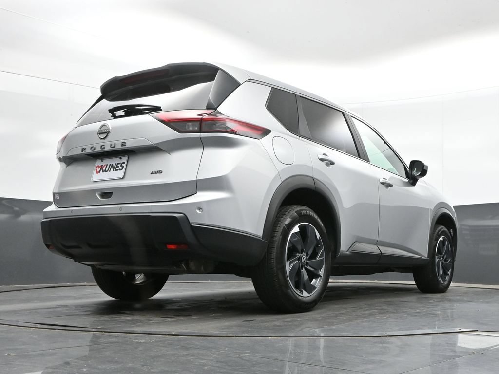 Used 2025 Nissan Rogue SV AWD/4WD image 40