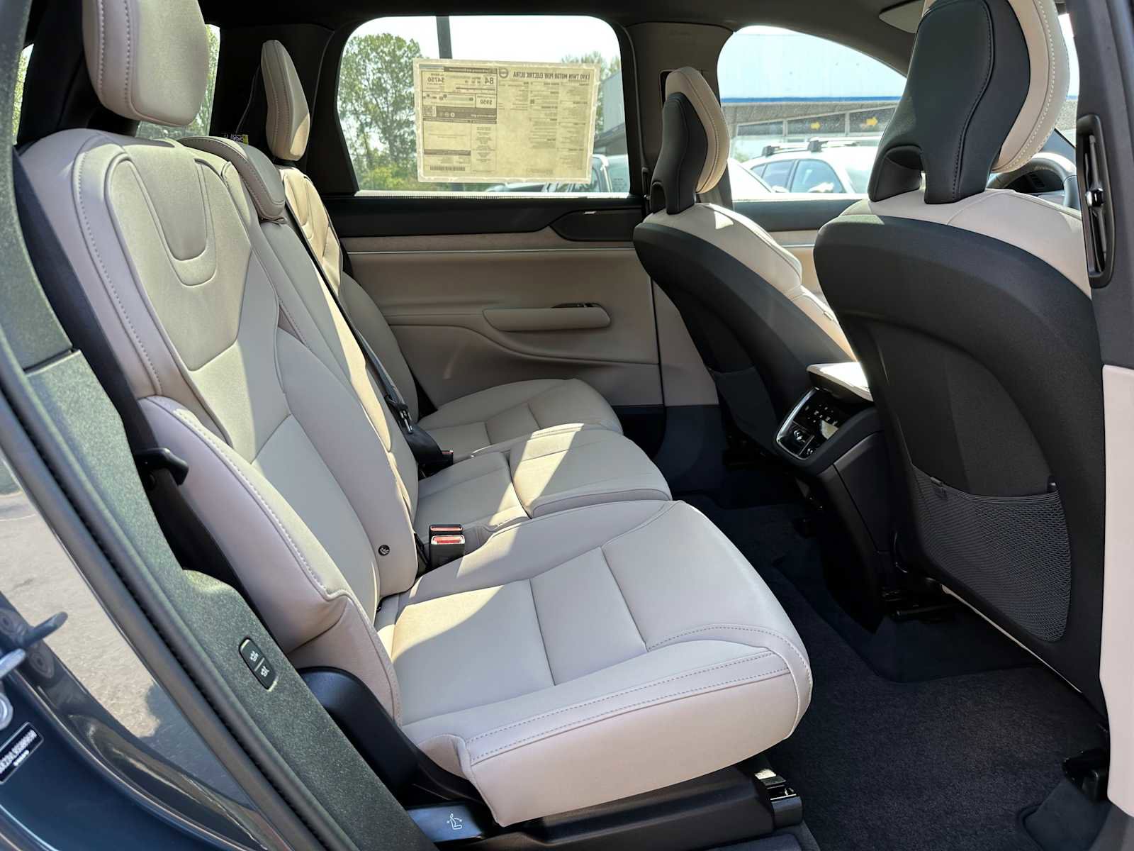 New 2025 Volvo EX90 Ultra image 12