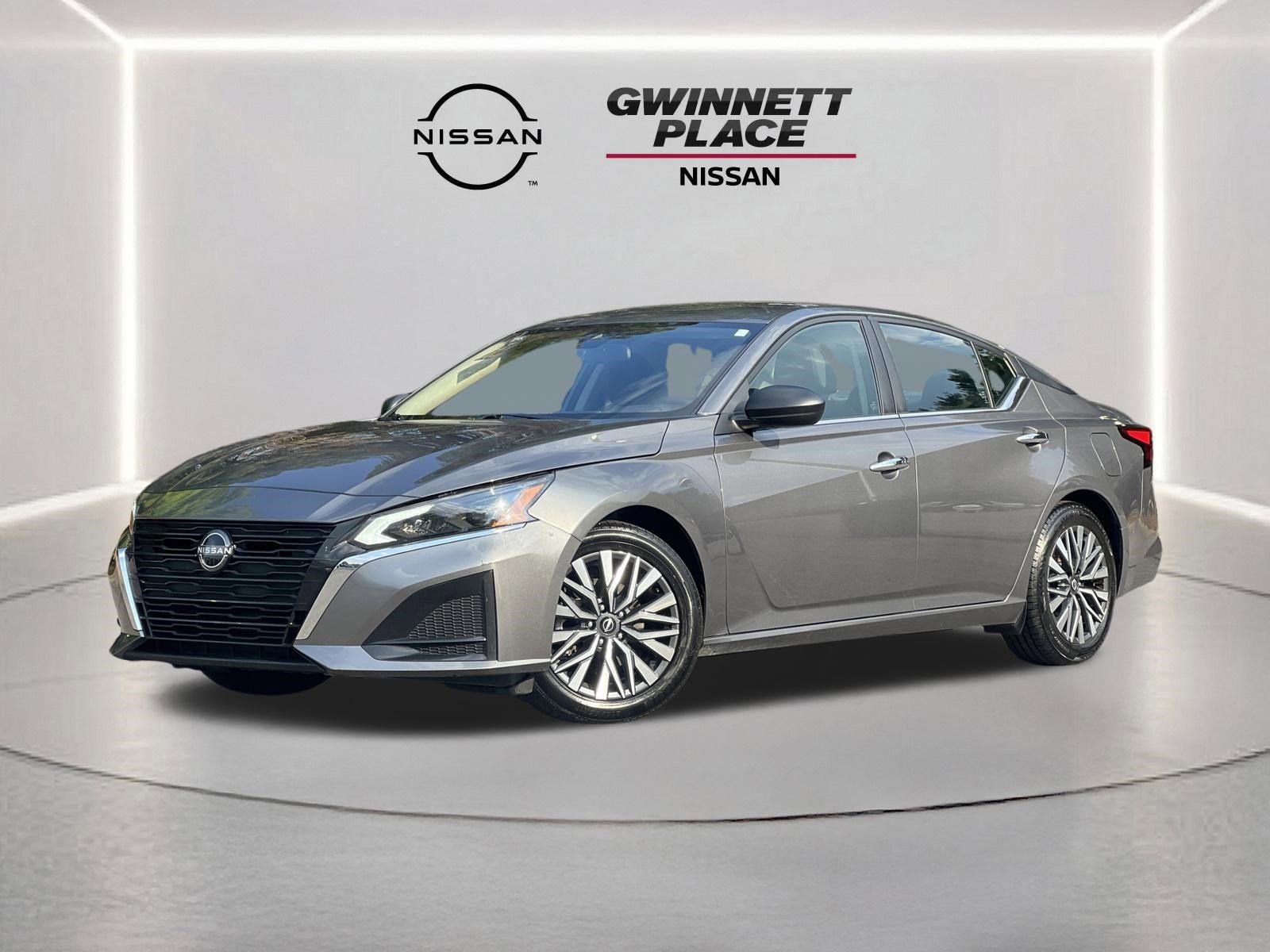 Used 2024 Nissan Altima 2.5 SV FWD image 1