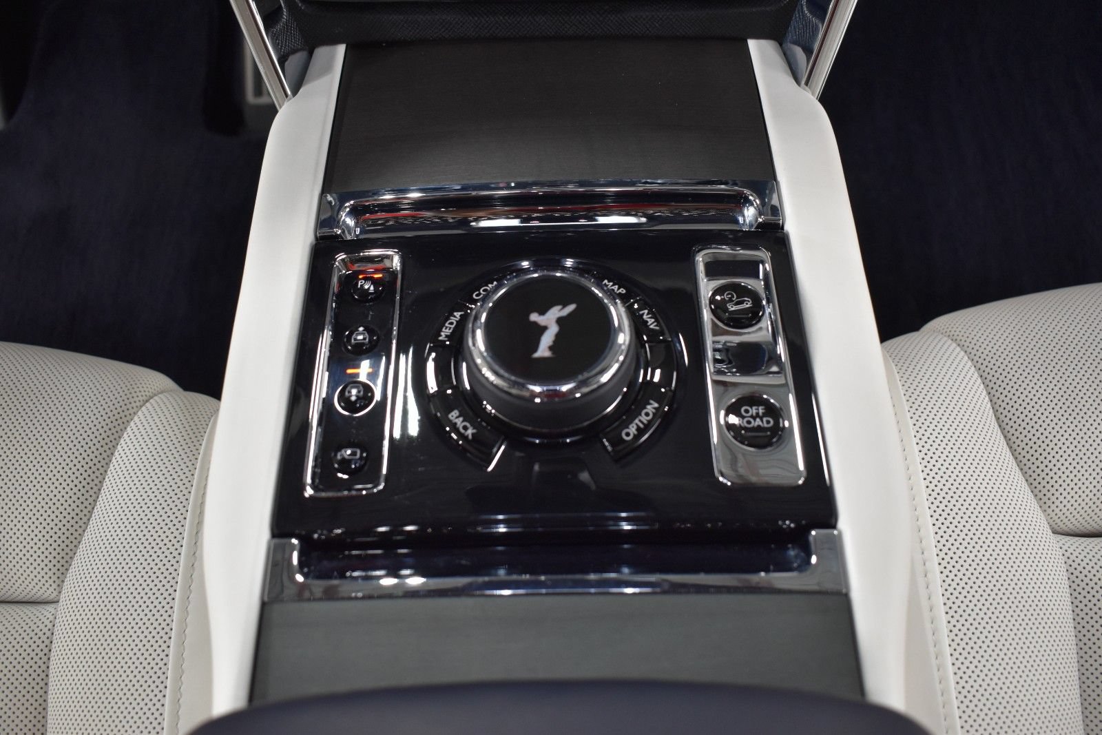 Certified 2024 Rolls-Royce Cullinan AWD/4WD image 16