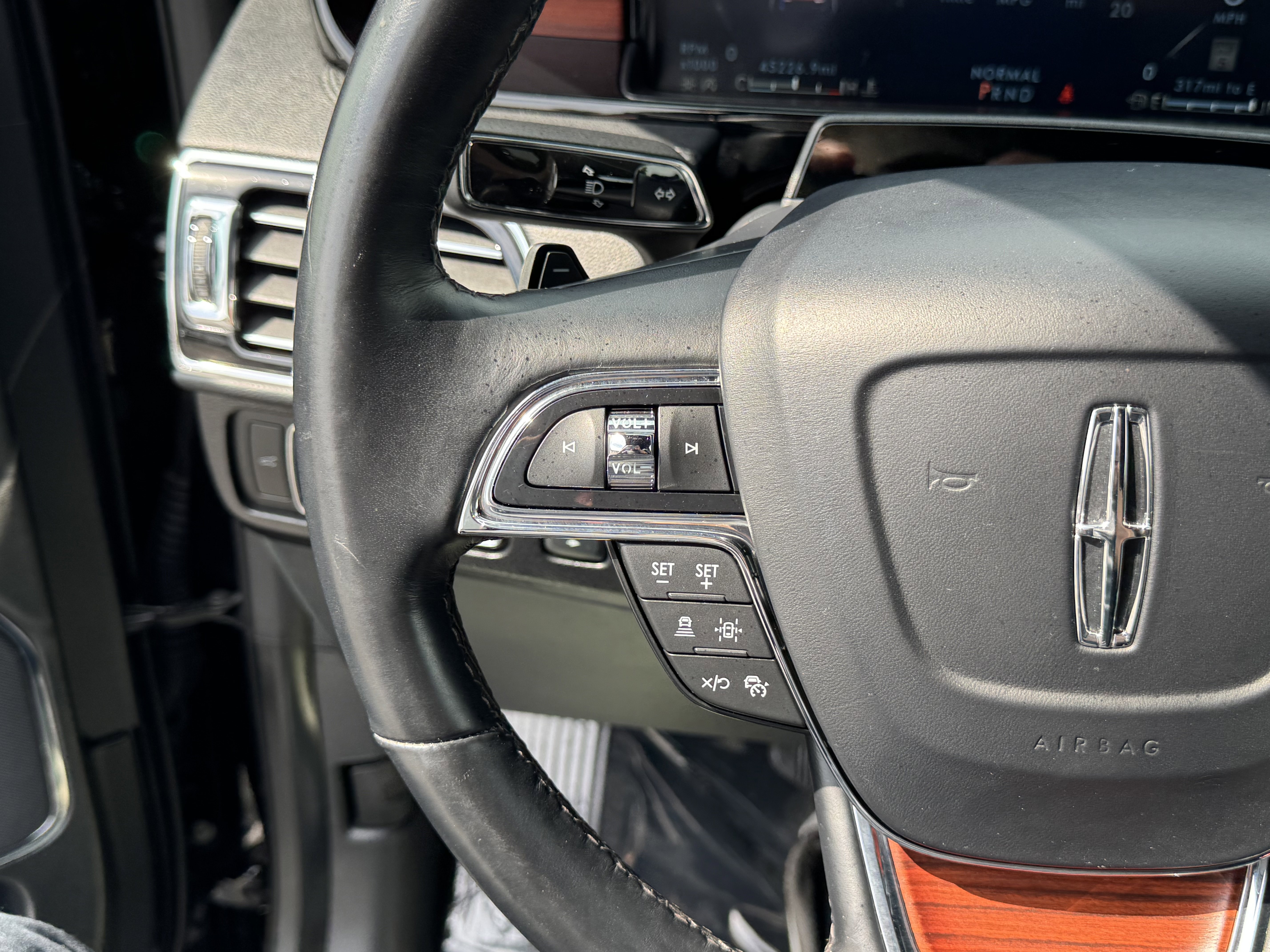 Used 2024 Lincoln Navigator L 4WD image 24