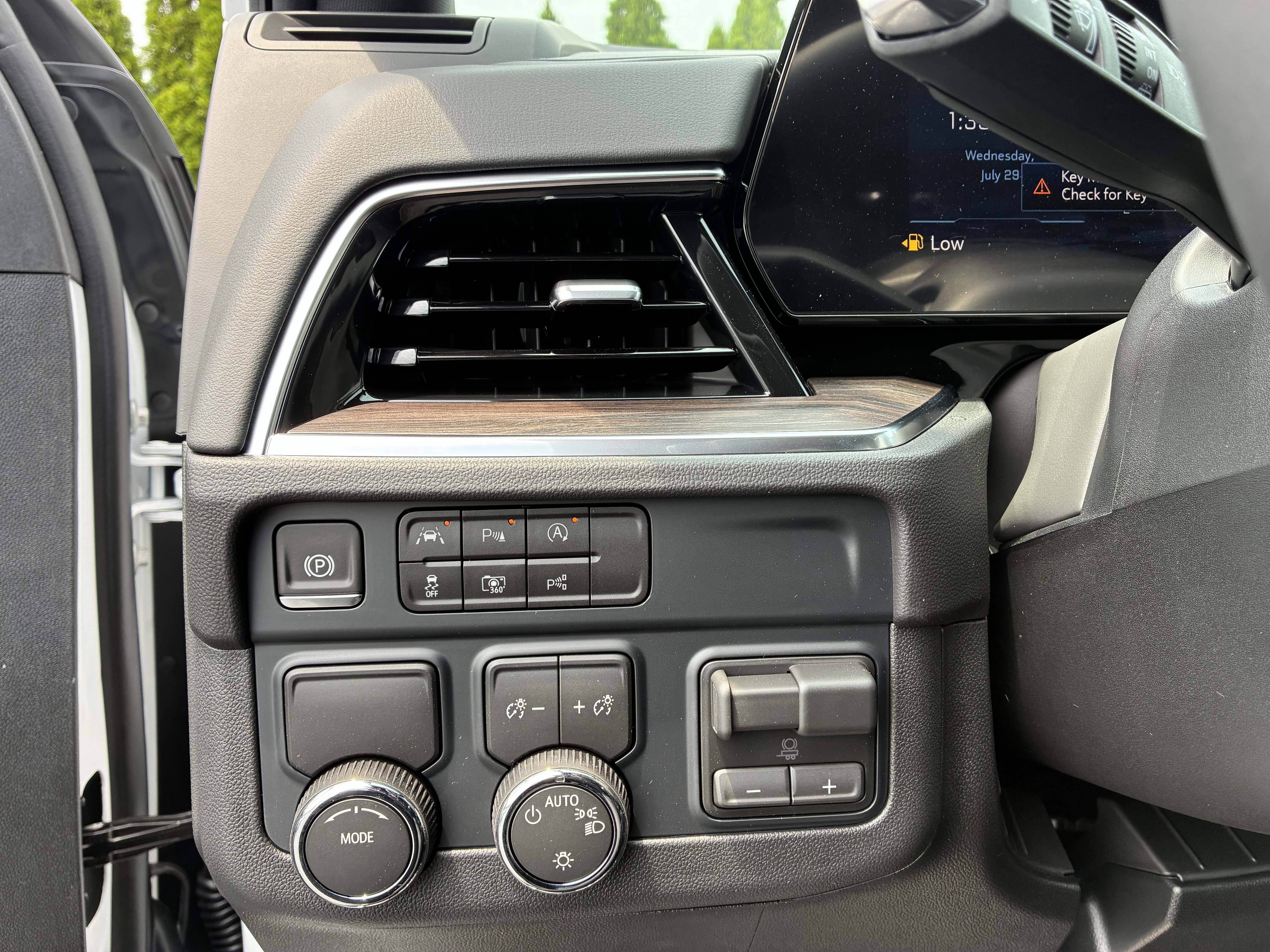 New 2026 Chevrolet Suburban LS w/ Max Trailering Package RWD image 26